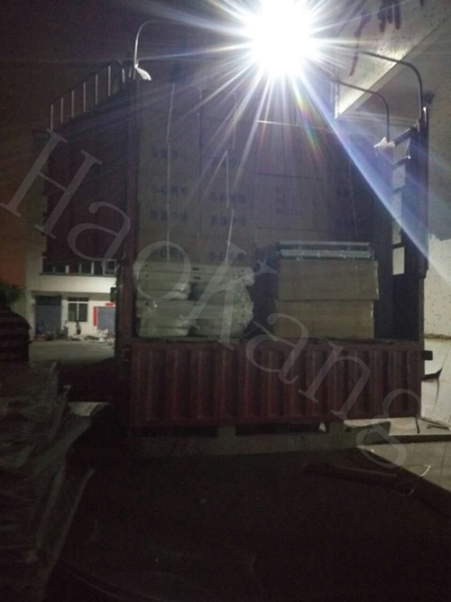 发往广西宾阳的一大批病床