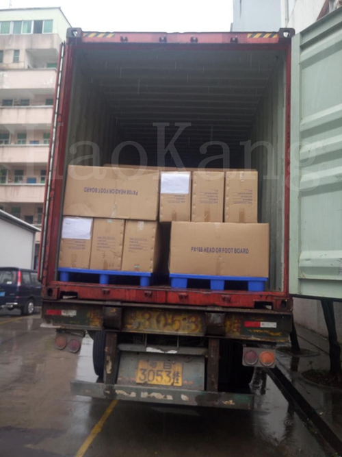 发往泰国的病床装车图